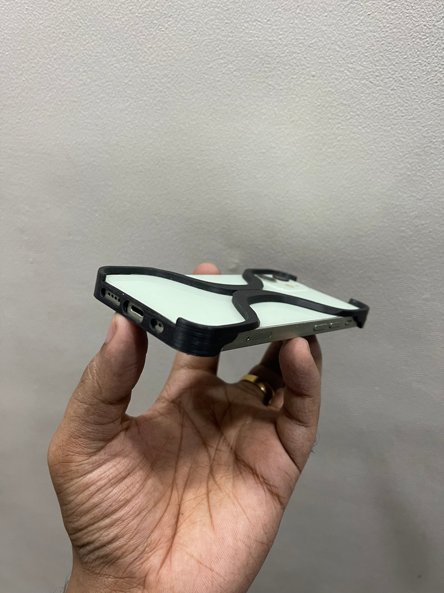 iPhone 15 Plus Arc Design
